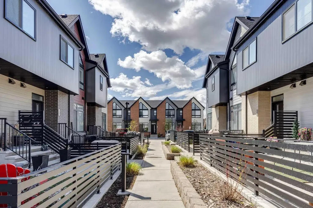310 Sage Meadows Gardens NW Calgary AB T3P 1K2