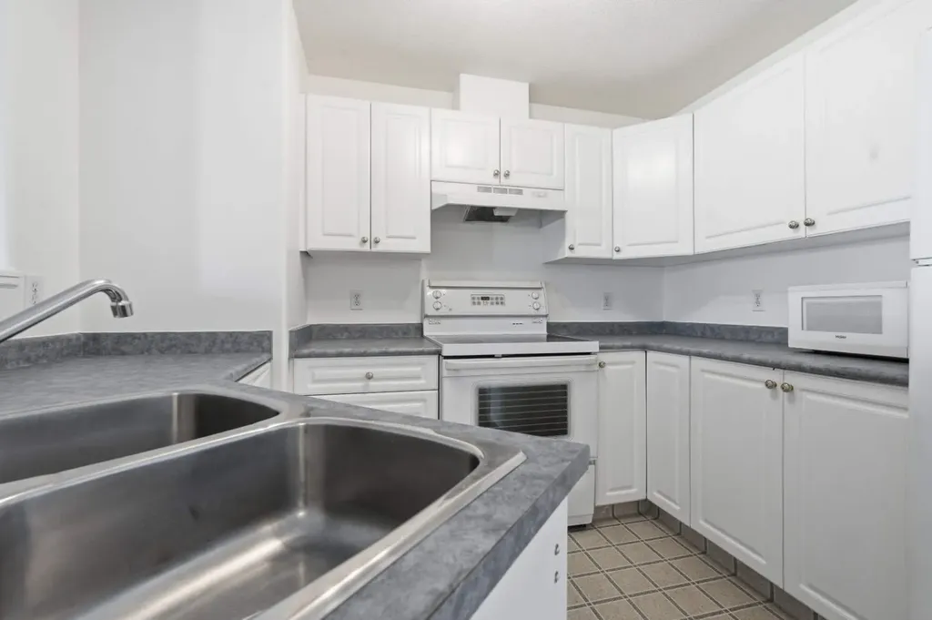 604 8 Street SW Airdrie AB T4B2W4