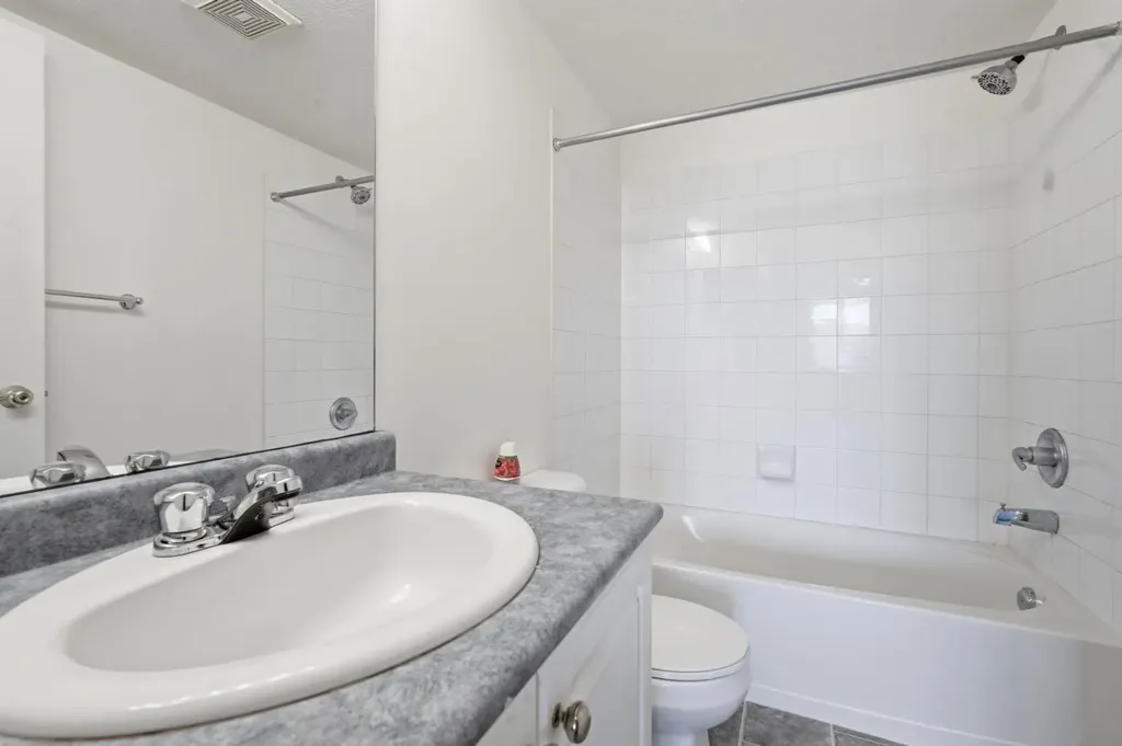 604 8 Street SW Airdrie AB T4B2W4