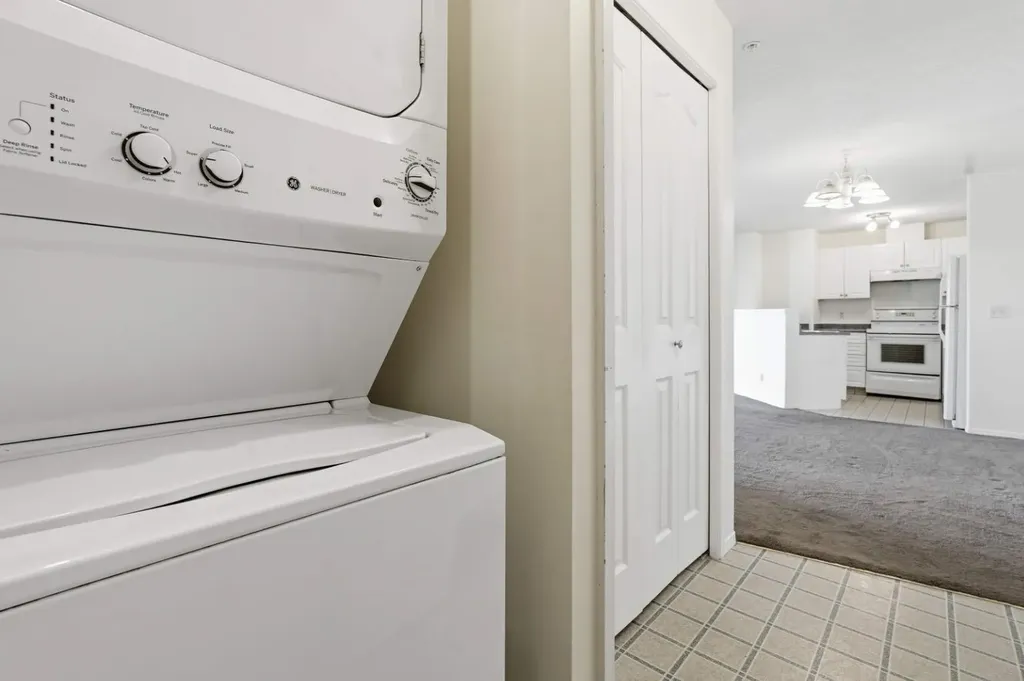 604 8 Street SW Airdrie AB T4B2W4