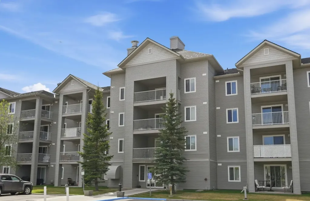 604 8 Street SW Airdrie AB T4B2W4