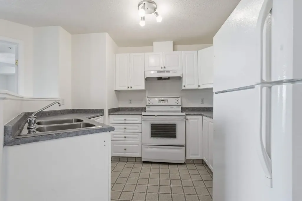 604 8 Street SW Airdrie AB T4B2W4
