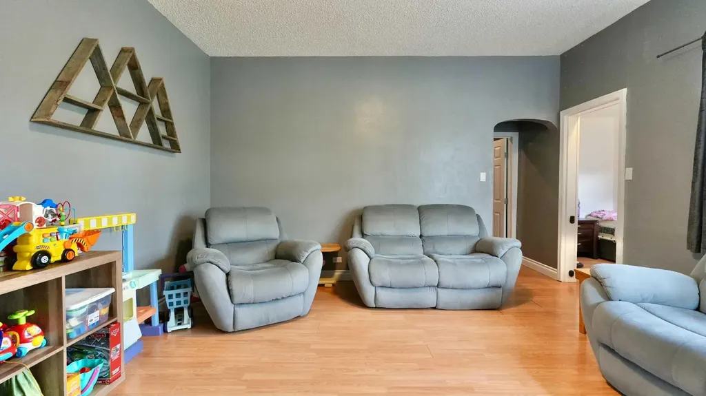 10122 106 Avenue Peace River AB T8S 1K9