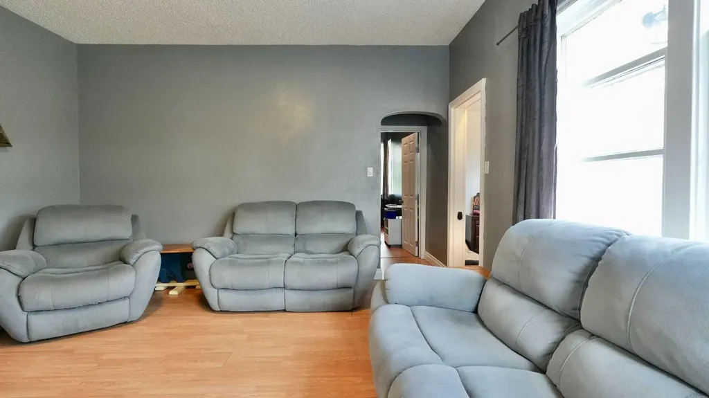 10122 106 Avenue Peace River AB T8S 1K9