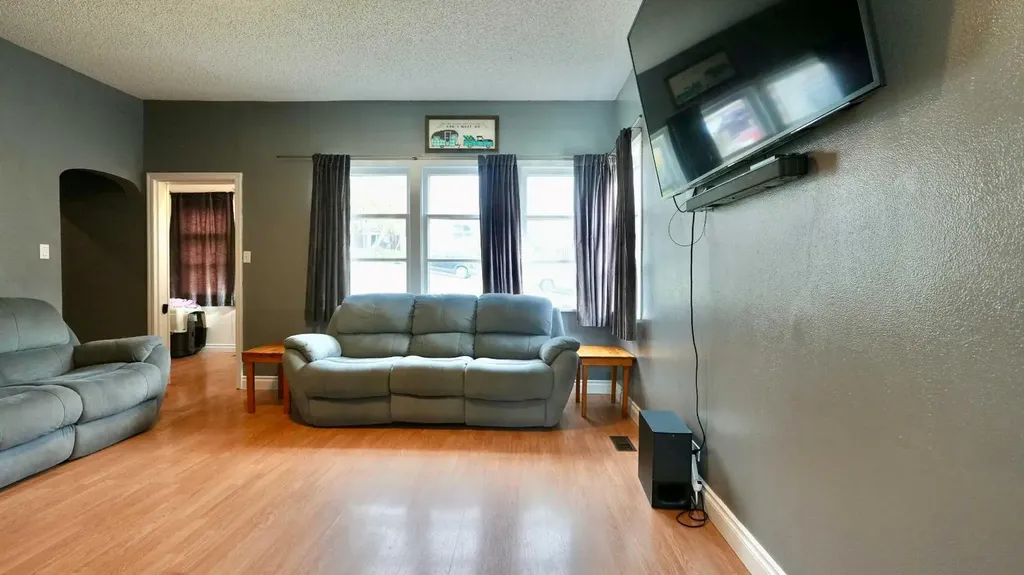 10122 106 Avenue Peace River AB T8S 1K9