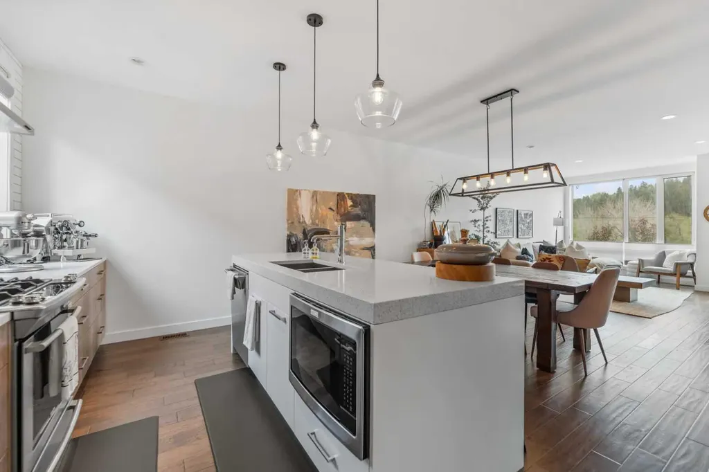 3040 Parkdale Boulevard NW Calgary AB T2N 5B3