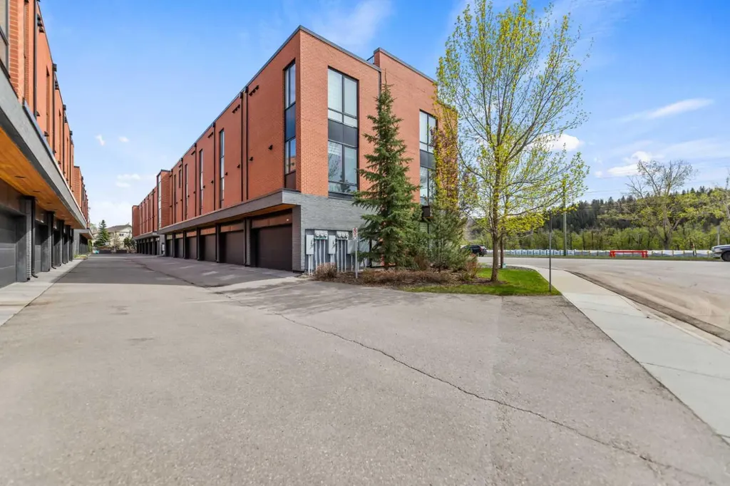 3040 Parkdale Boulevard NW Calgary AB T2N 5B3