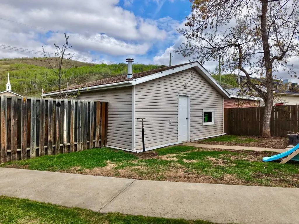 8515 97 Street Peace River AB T8S 1G4