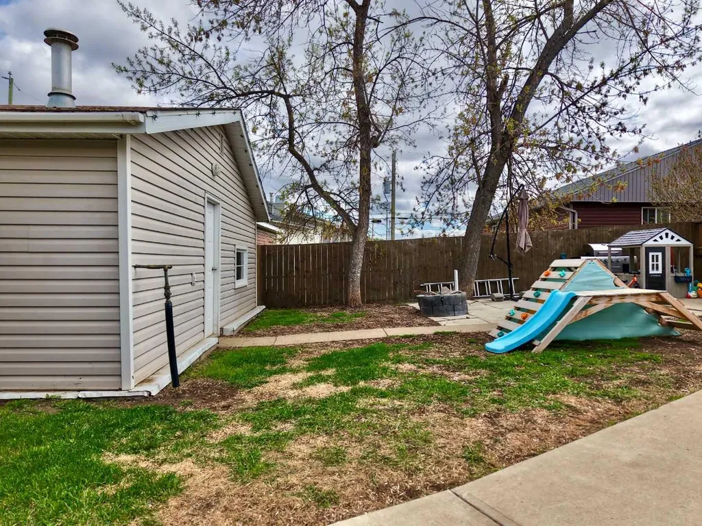 8515 97 Street Peace River AB T8S 1G4