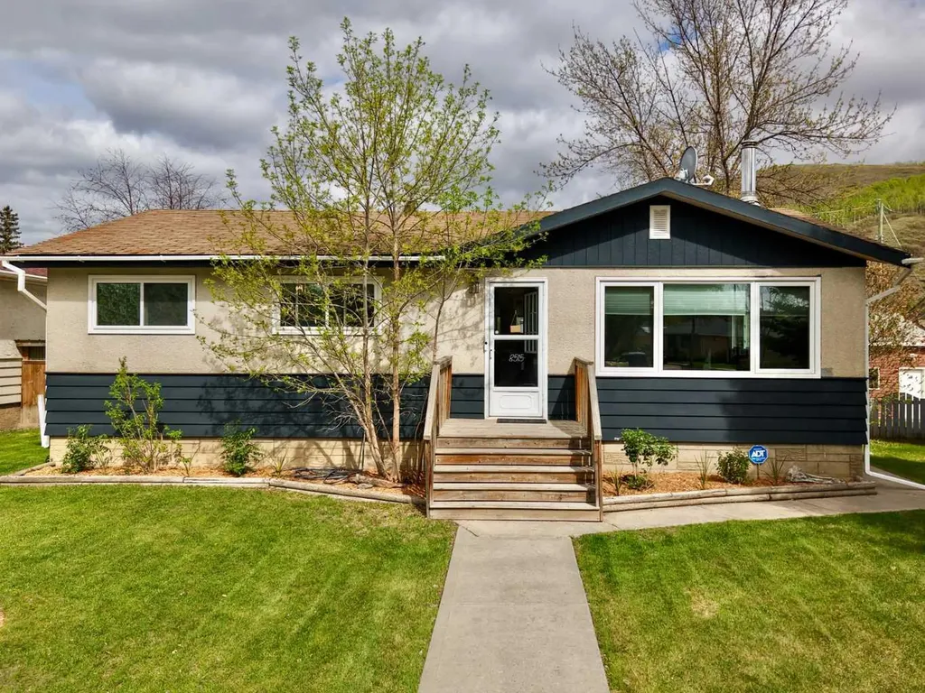 8515 97 Street Peace River AB T8S 1G4