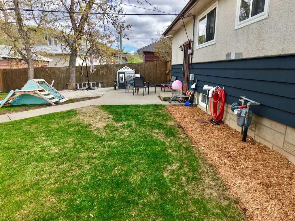 8515 97 Street Peace River AB T8S 1G4
