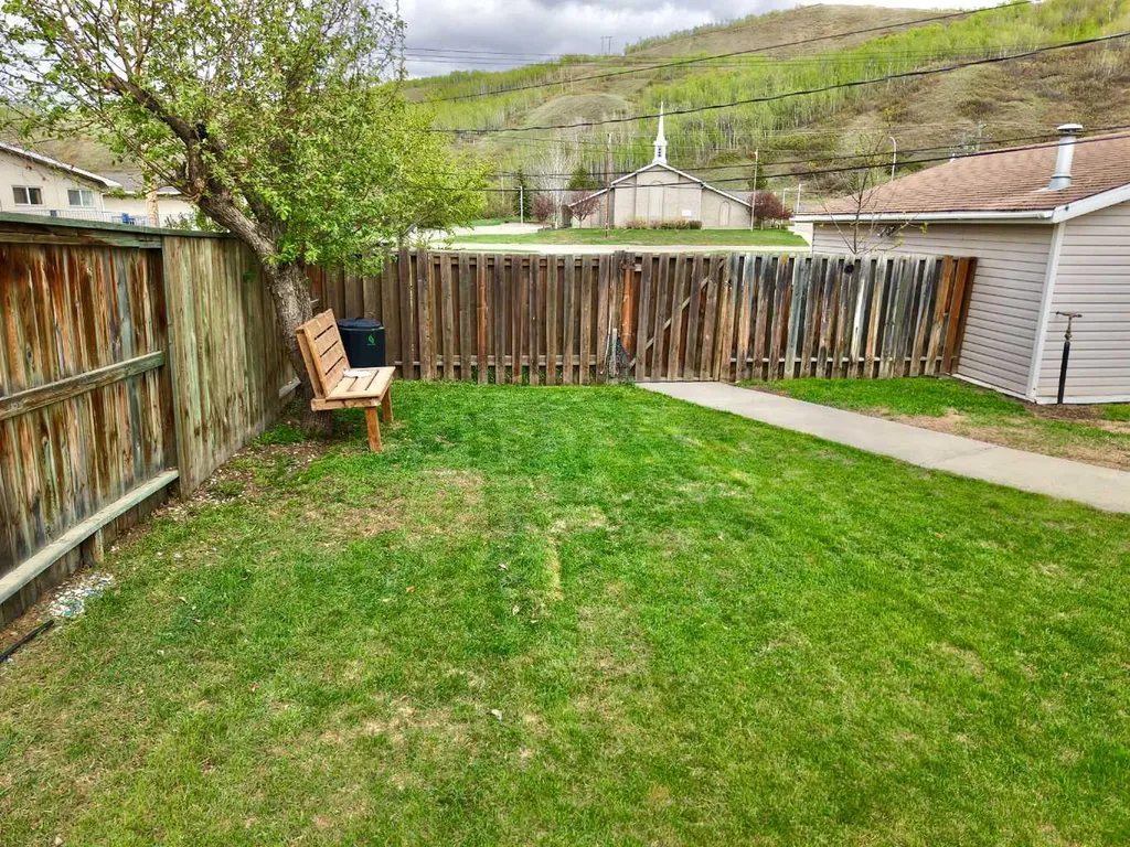 8515 97 Street Peace River AB T8S 1G4