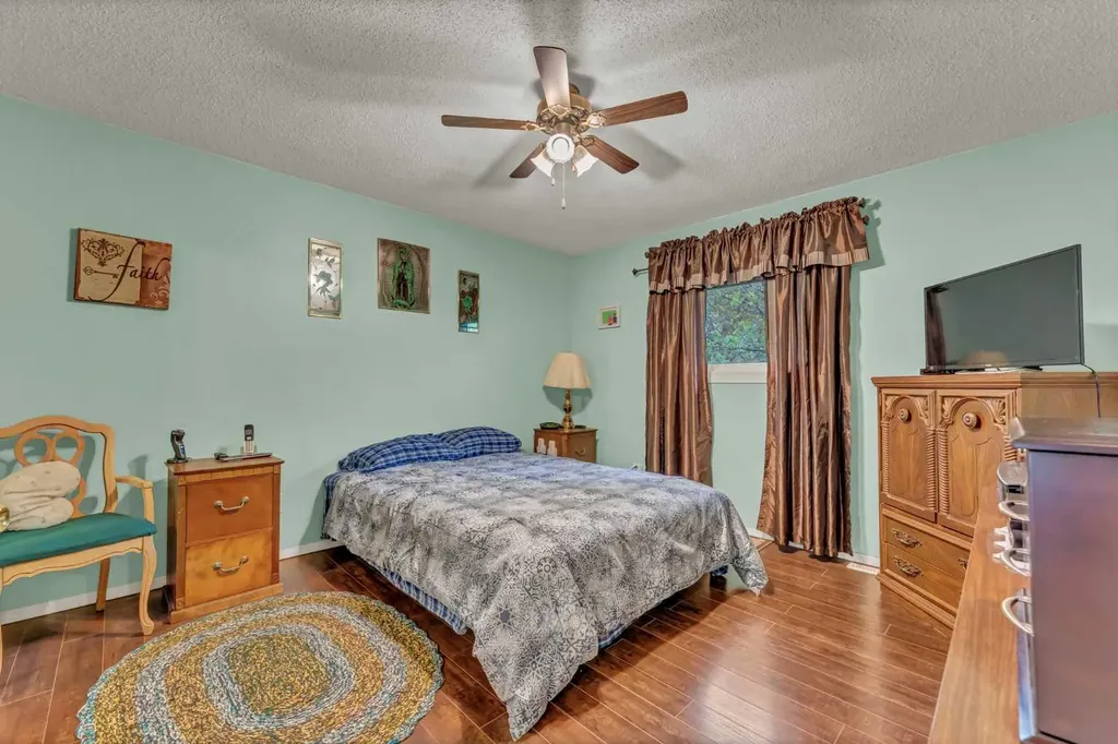 2121 Hull Way NE Medicine Hat AB T1C 1R9