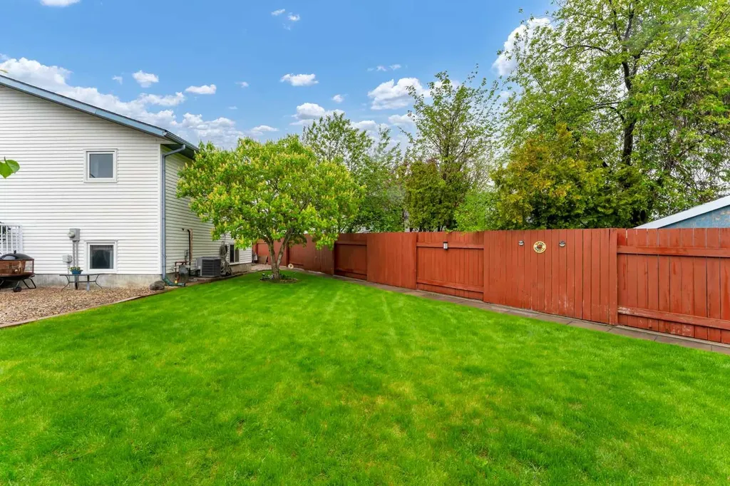 2121 Hull Way NE Medicine Hat AB T1C 1R9