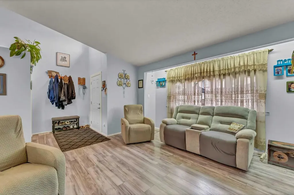 2121 Hull Way NE Medicine Hat AB T1C 1R9