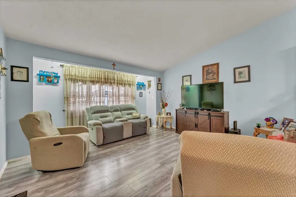 2121 Hull Way NE Medicine Hat AB T1C 1R9