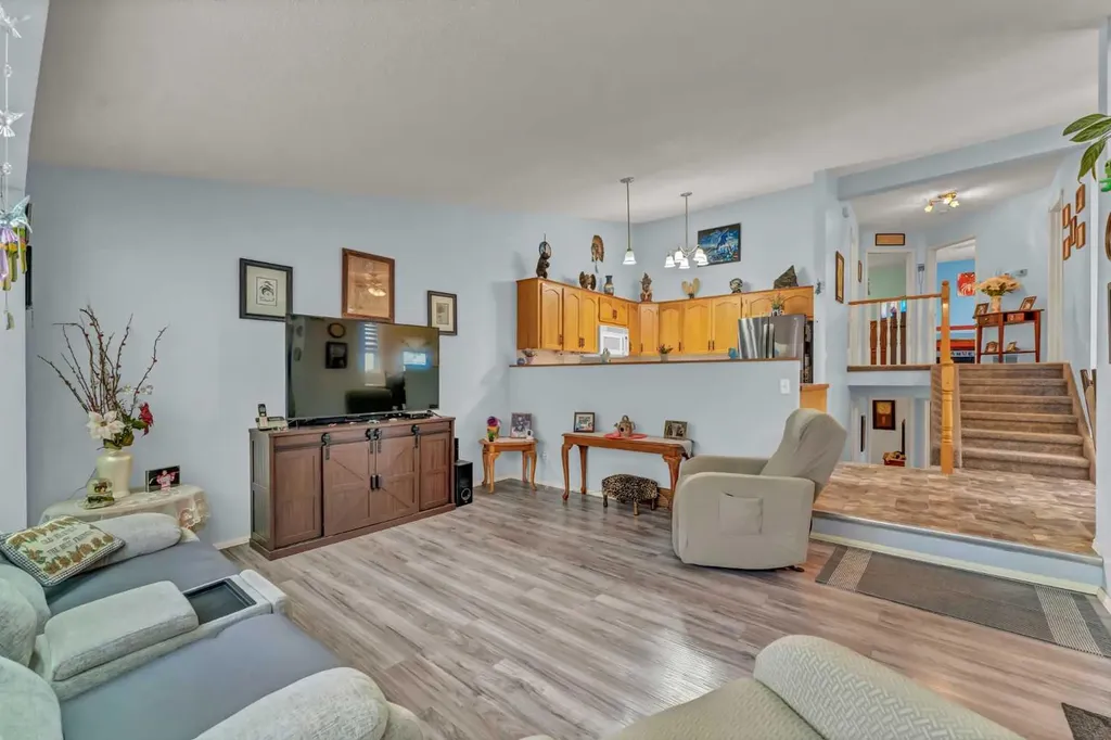 2121 Hull Way NE Medicine Hat AB T1C 1R9