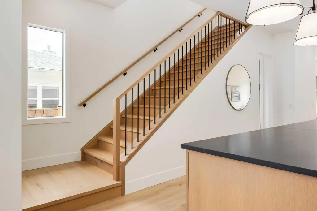 631 28 Avenue NW Calgary AB T2M2L2