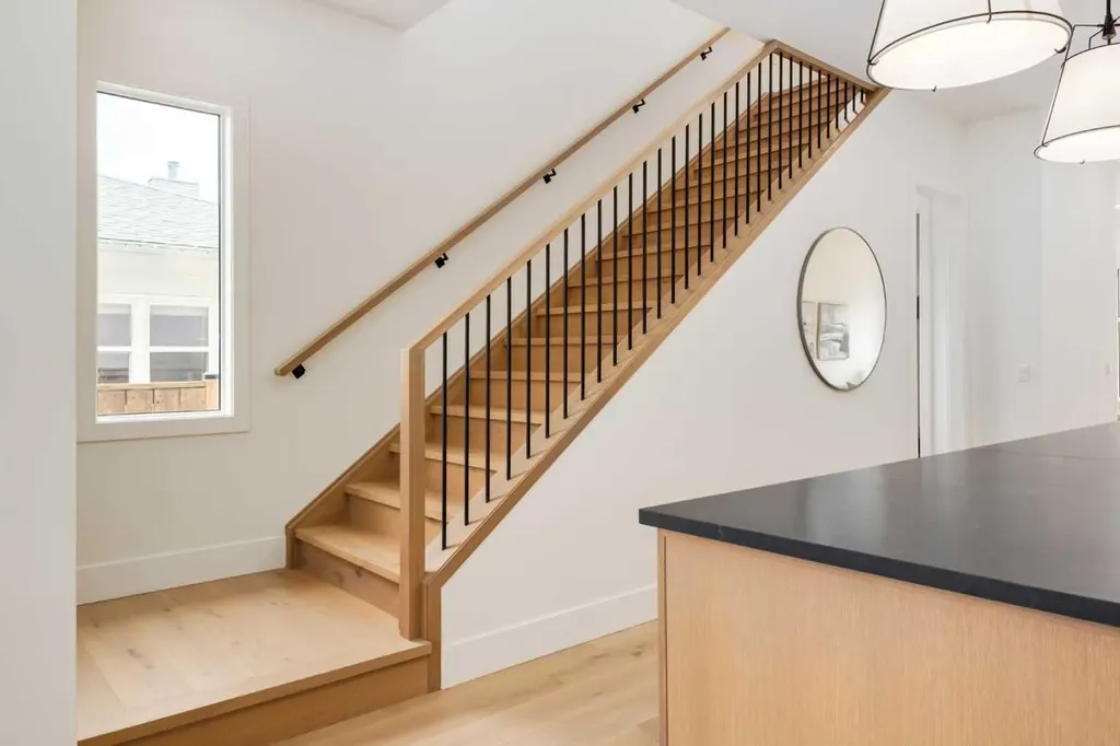 631 28 Avenue NW Calgary AB T2M2L2
