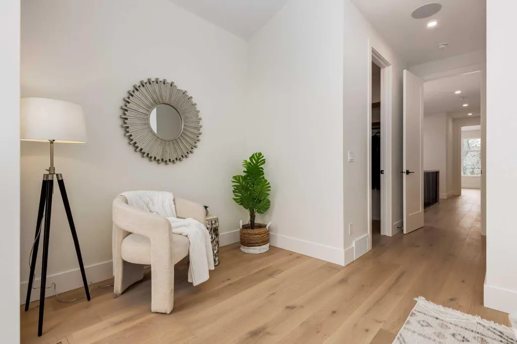 631 28 Avenue NW Calgary AB T2M2L2