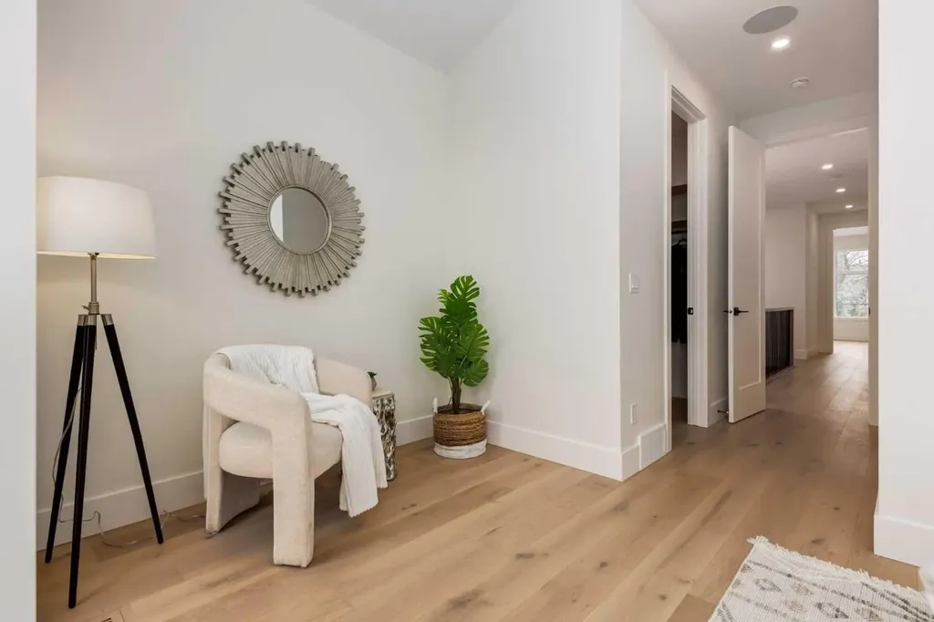 631 28 Avenue NW Calgary AB T2M2L2