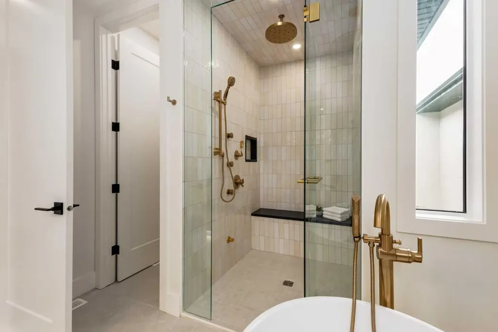 631 28 Avenue NW Calgary AB T2M2L2