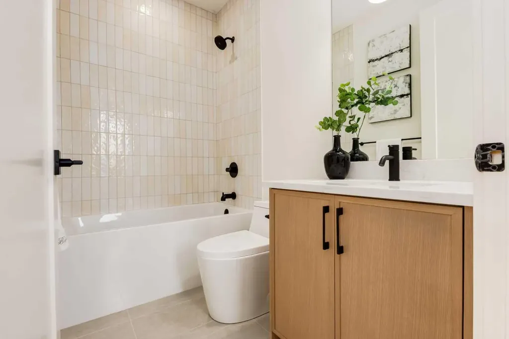 631 28 Avenue NW Calgary AB T2M2L2