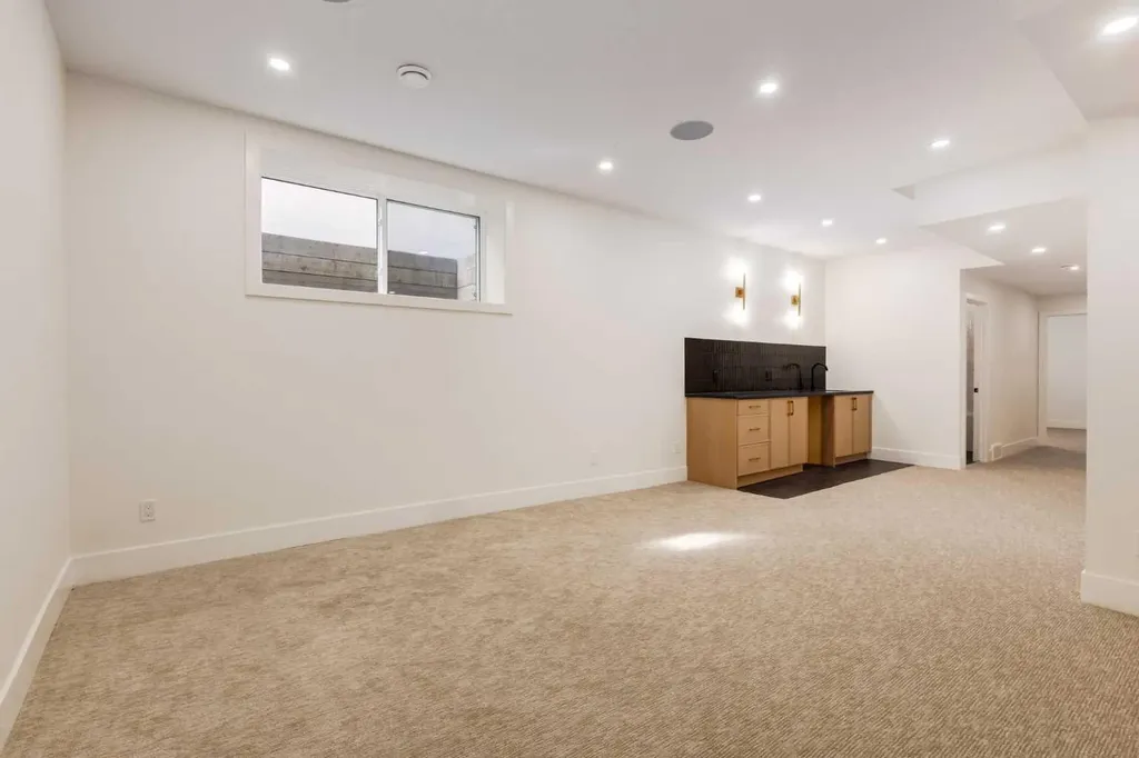 631 28 Avenue NW Calgary AB T2M2L2