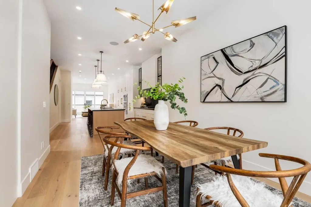 631 28 Avenue NW Calgary AB T2M2L2