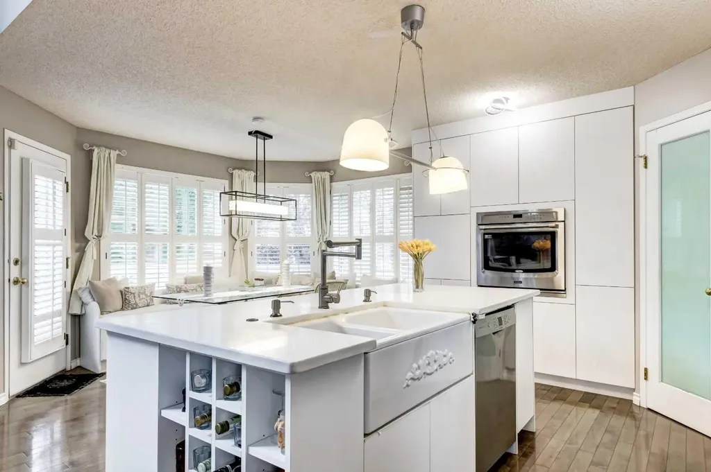 1121 Sierra Morena Court SW Calgary AB T3H 3N1