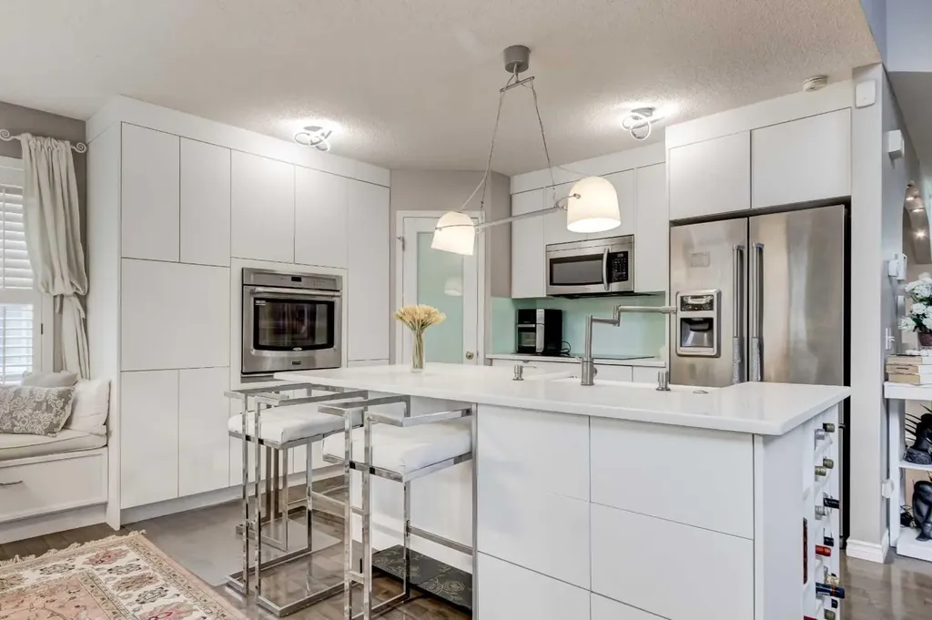 1121 Sierra Morena Court SW Calgary AB T3H 3N1