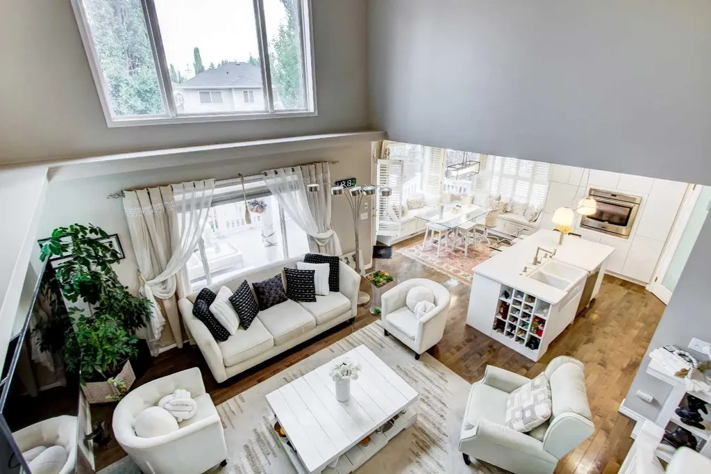 1121 Sierra Morena Court SW Calgary AB T3H 3N1