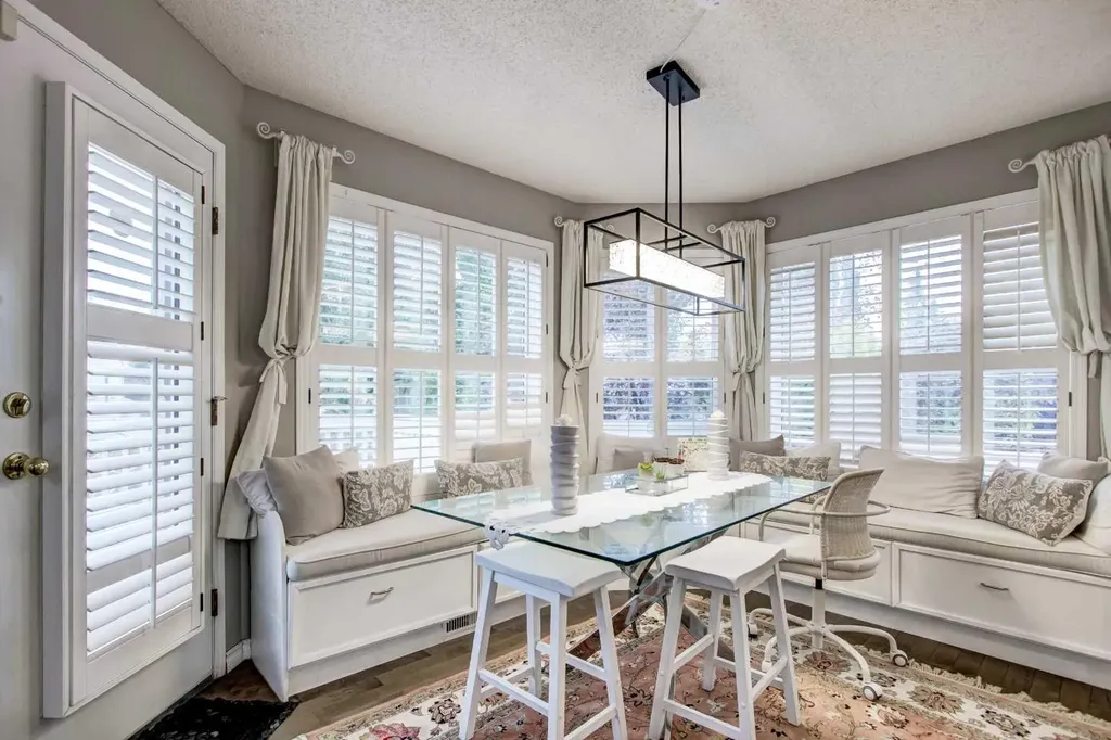1121 Sierra Morena Court SW Calgary AB T3H 3N1