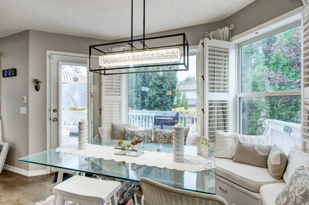1121 Sierra Morena Court SW Calgary AB T3H 3N1