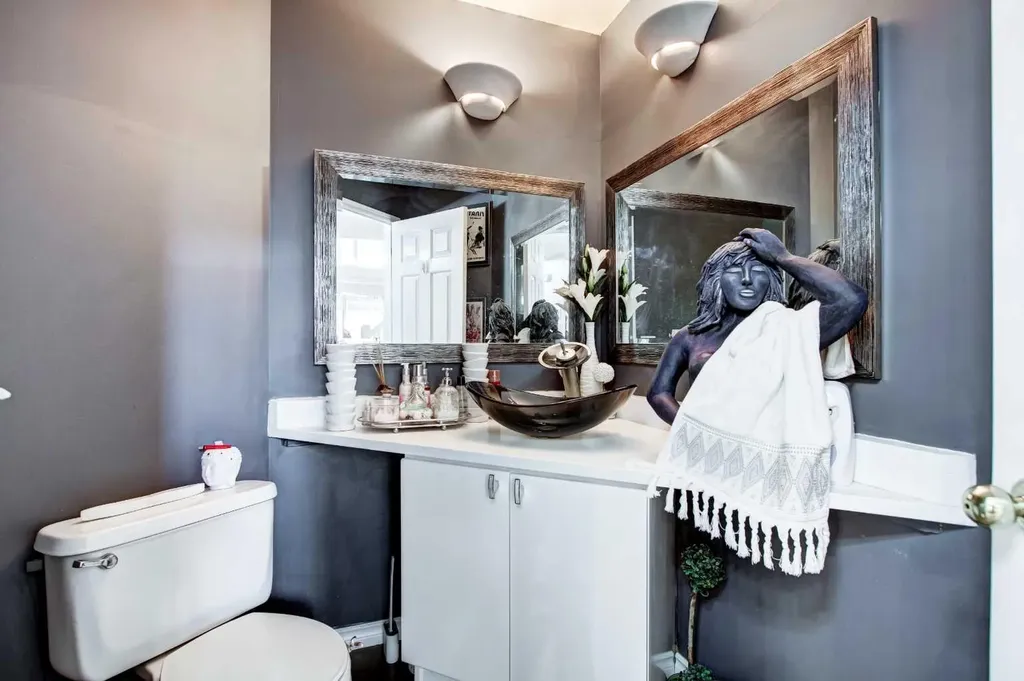 1121 Sierra Morena Court SW Calgary AB T3H 3N1