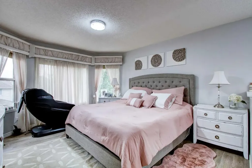 1121 Sierra Morena Court SW Calgary AB T3H 3N1