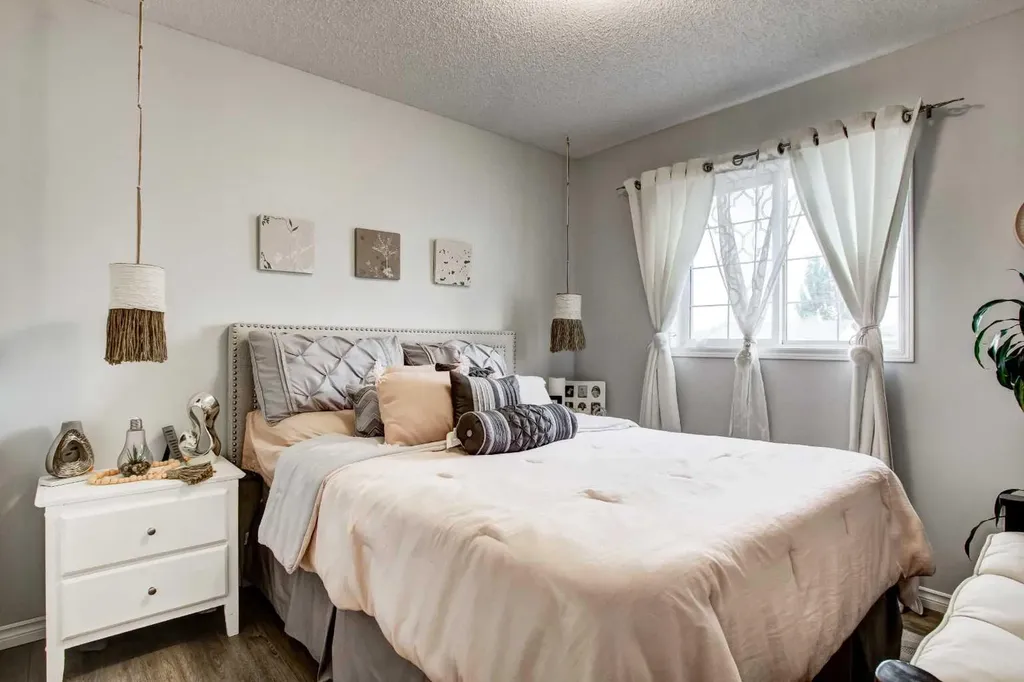 1121 Sierra Morena Court SW Calgary AB T3H 3N1