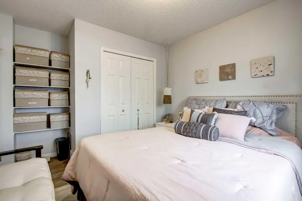 1121 Sierra Morena Court SW Calgary AB T3H 3N1