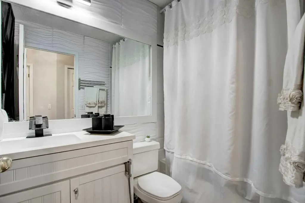 1121 Sierra Morena Court SW Calgary AB T3H 3N1