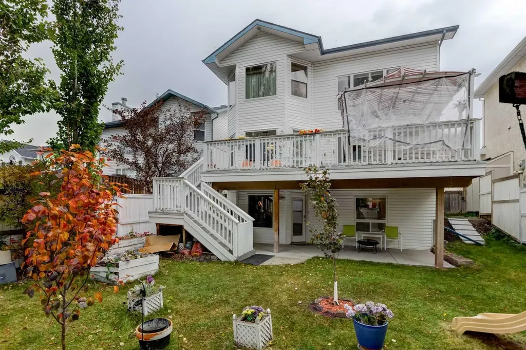1121 Sierra Morena Court SW Calgary AB T3H 3N1