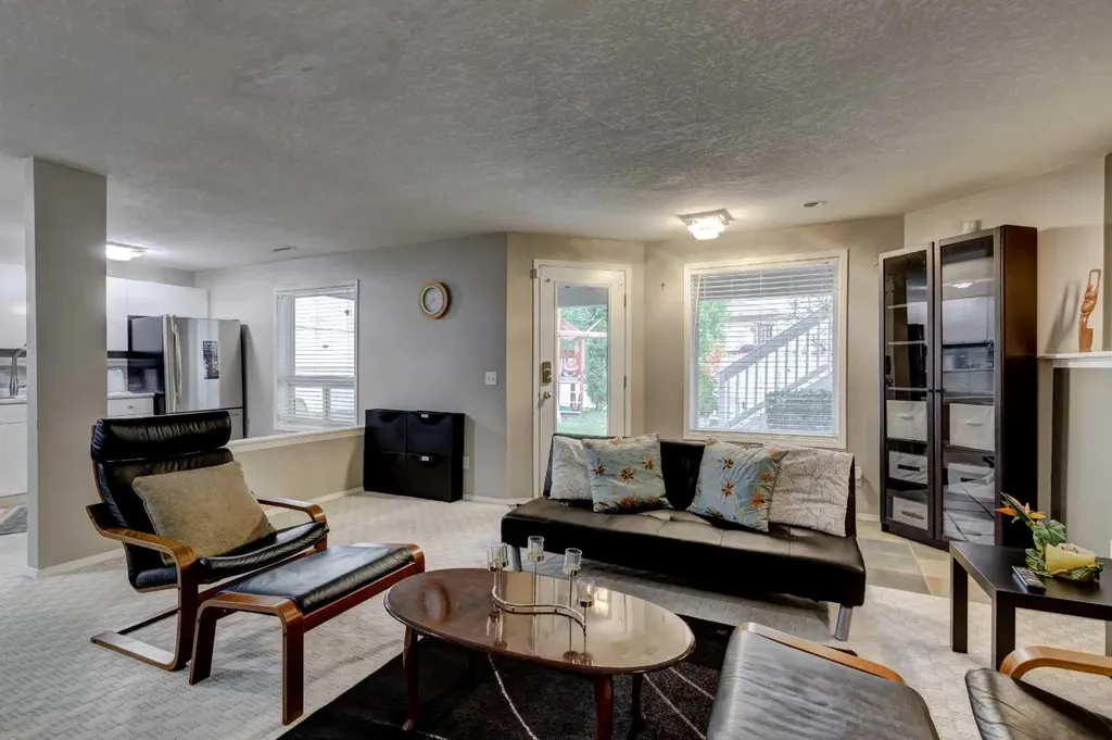 1121 Sierra Morena Court SW Calgary AB T3H 3N1
