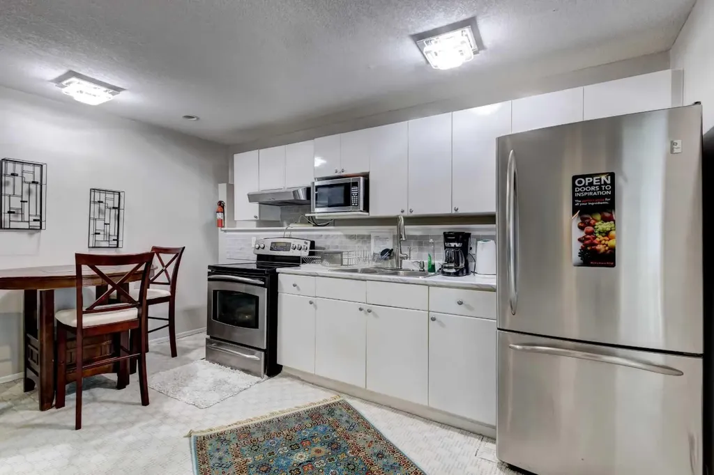 1121 Sierra Morena Court SW Calgary AB T3H 3N1