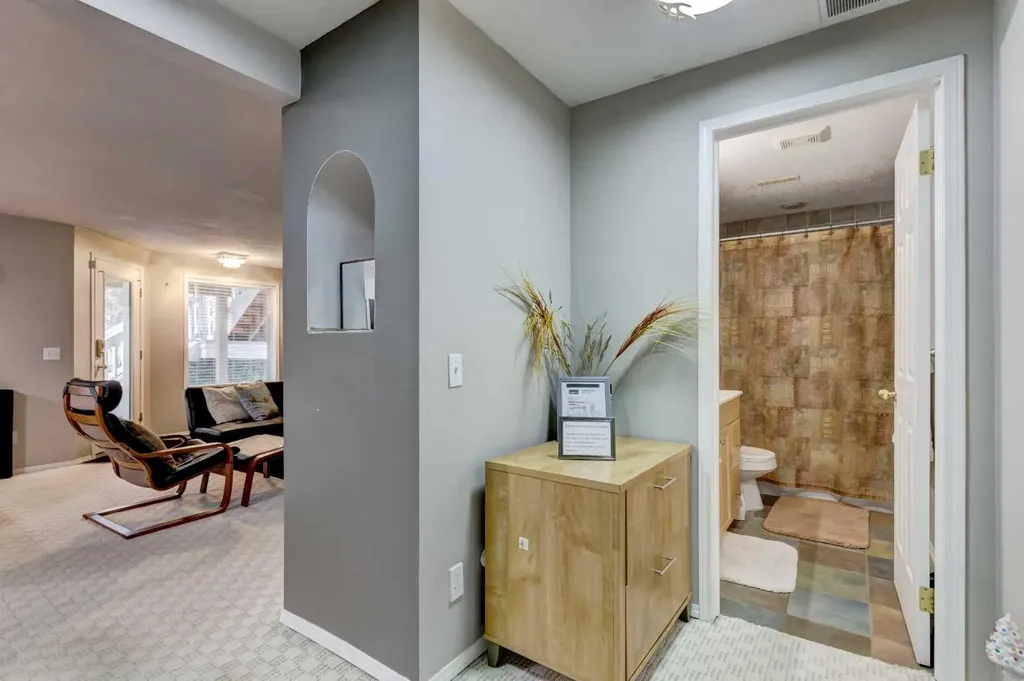 1121 Sierra Morena Court SW Calgary AB T3H 3N1