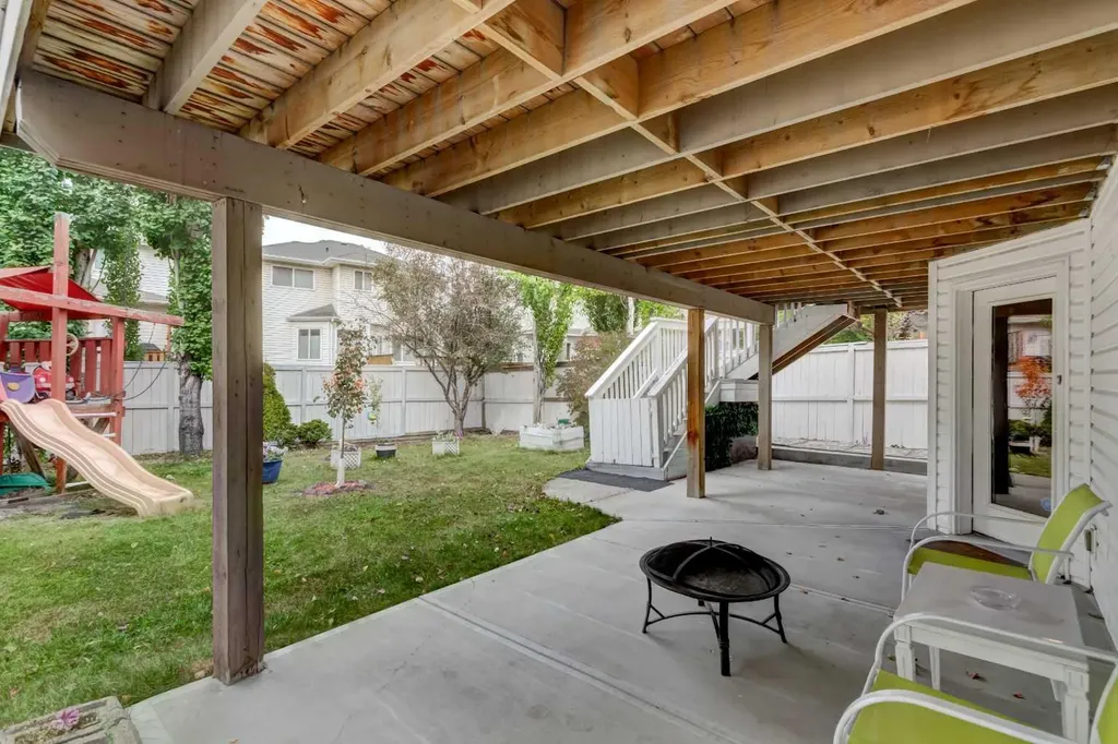 1121 Sierra Morena Court SW Calgary AB T3H 3N1