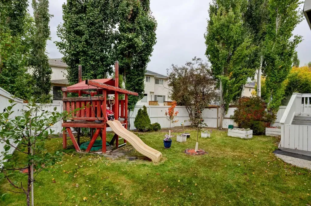 1121 Sierra Morena Court SW Calgary AB T3H 3N1