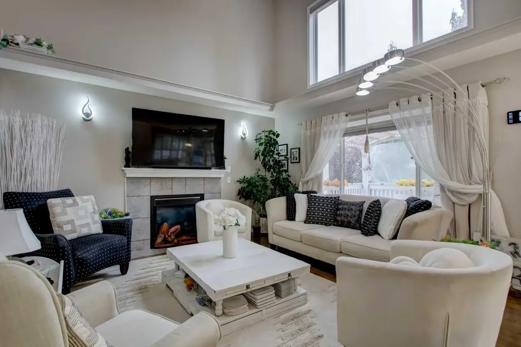 1121 Sierra Morena Court SW Calgary AB T3H 3N1