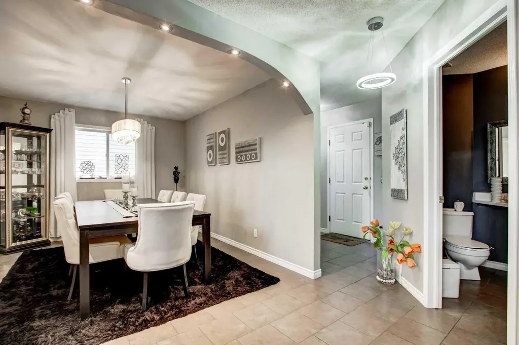 1121 Sierra Morena Court SW Calgary AB T3H 3N1