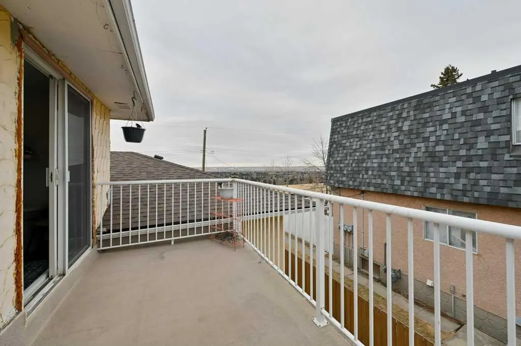 7740 Hunterview Drive NW Calgary AB T2K 5C9