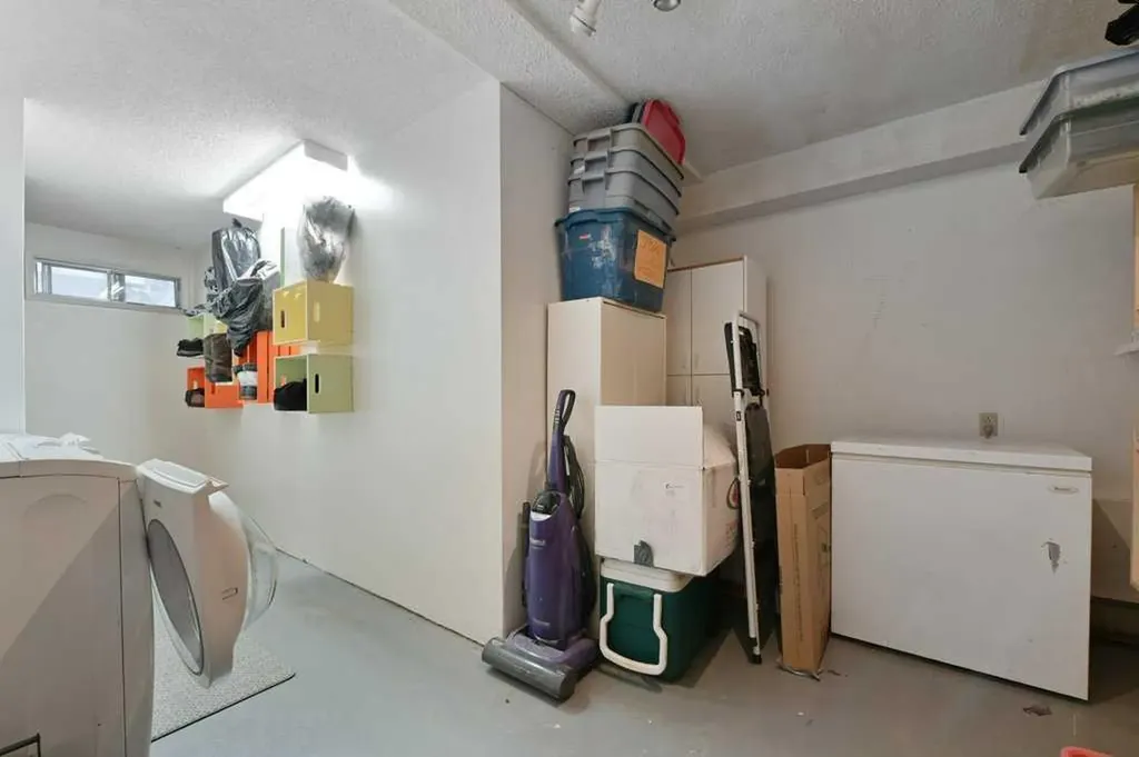 7740 Hunterview Drive NW Calgary AB T2K 5C9