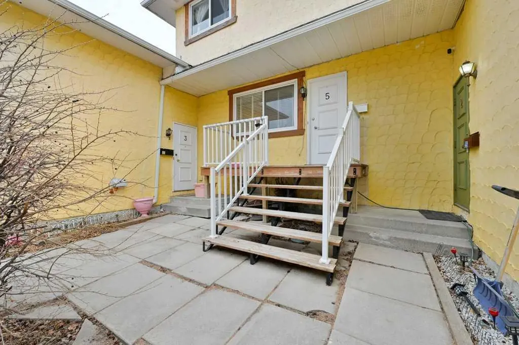 7740 Hunterview Drive NW Calgary AB T2K 5C9